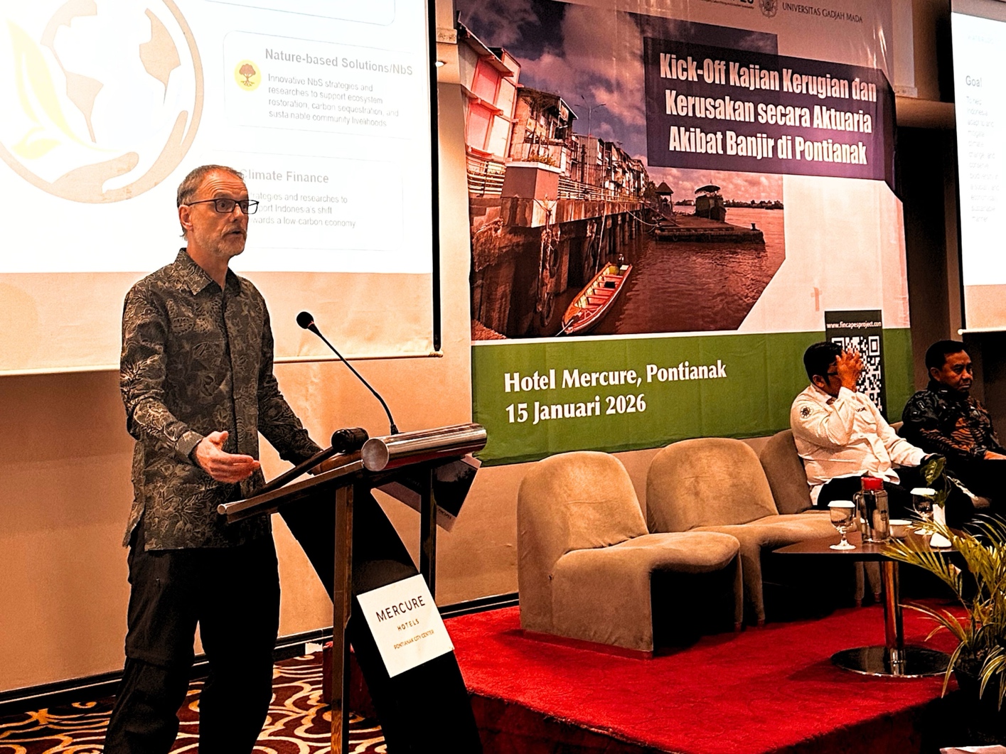 A person standing at a podium

AI-generated content may be incorrect.