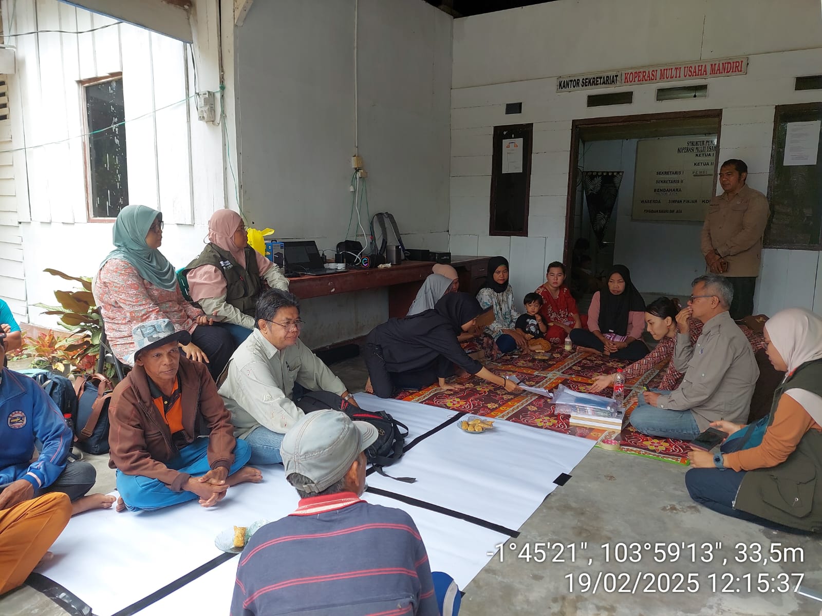 Community discussion was held in Sungai Gelam, Jambi